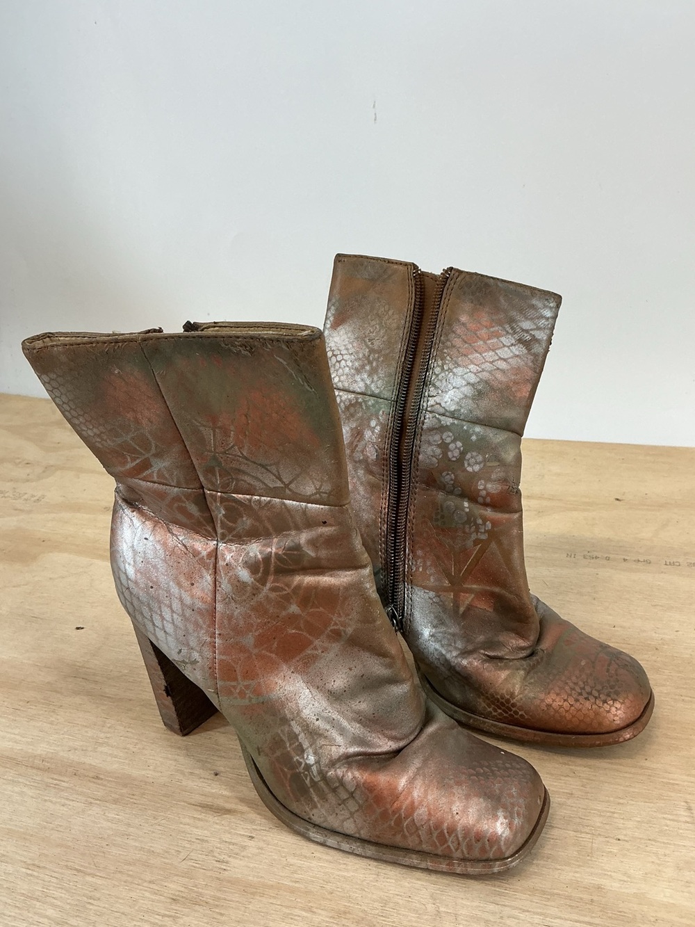 Candie's Metallic Patterned Copper Ankle Boots Size 6